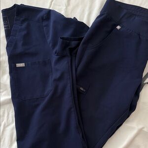 Figs Women's Navy Scrub Set